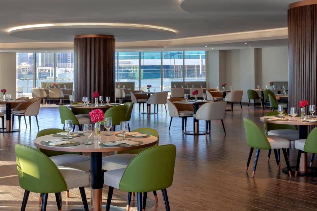 Avani Plus Palm View Dubai Hotel & Suites Dubai 03