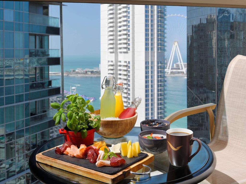 Mövenpick Hotel Jumeirah Beach Dubai 02