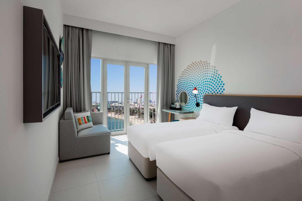 Rove La Mer Beach, Jumeirah Dubai 02