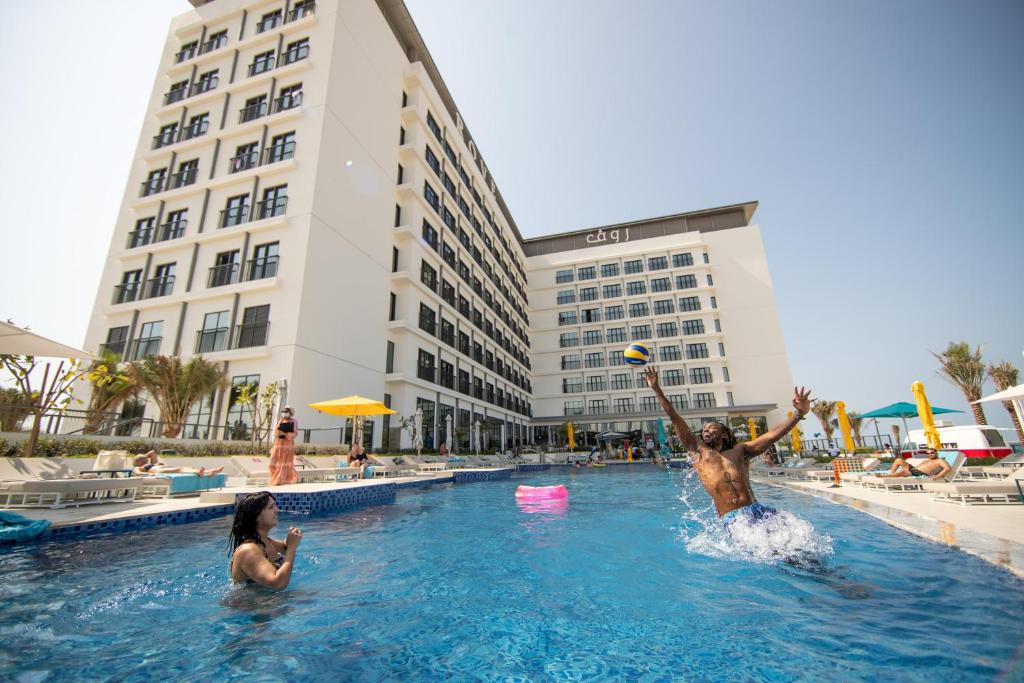 Rove La Mer Beach, Jumeirah Dubai 04