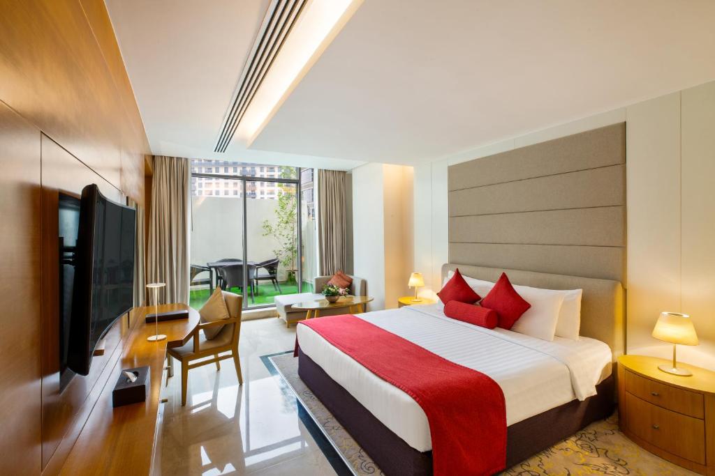 Royal Continental Hotel Dubai 02