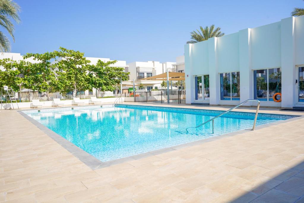 White Villa By the Sea Fujairah 04