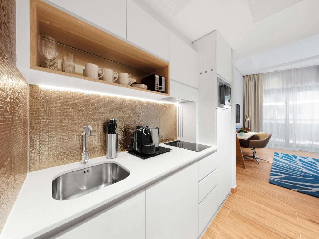 Adagio Premium The Palm Dubai 03