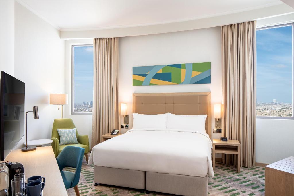 Holiday Inn & Suites - Dubai Science Park by IHG Dubai 04