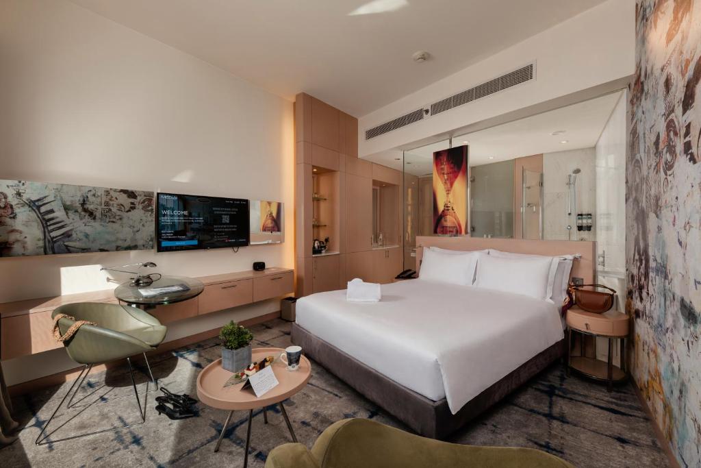 Media One Hotel Dubai 03