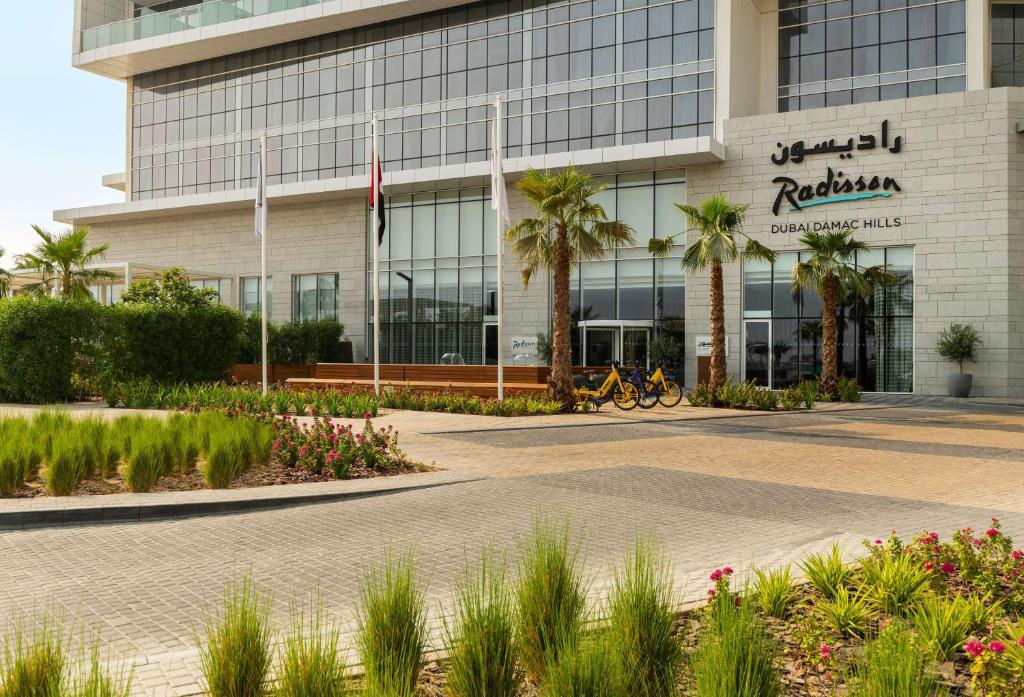 Radisson Dubai Damac Hills Dubai 02
